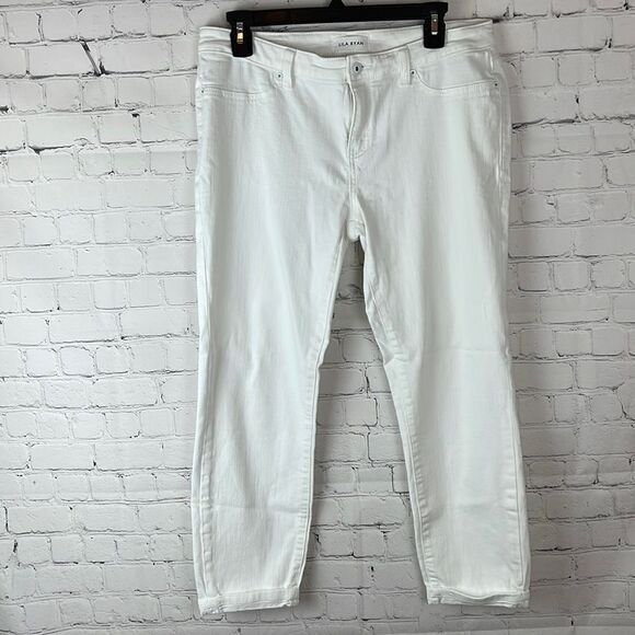 Lila Ryan White Ankle Pants - Picture 1 of 4